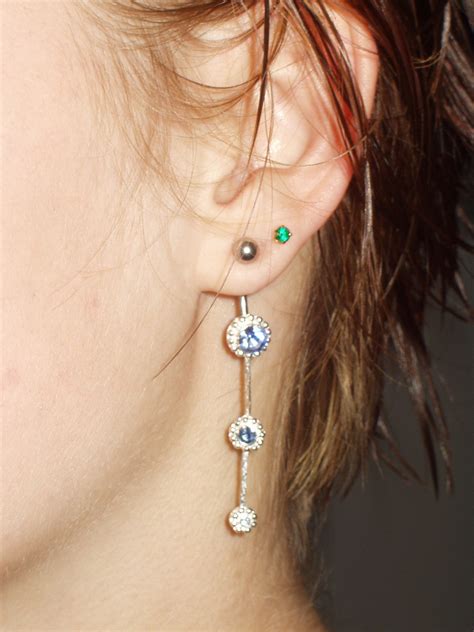 File:Navel Curve As Earring.jpg - Wikipedia