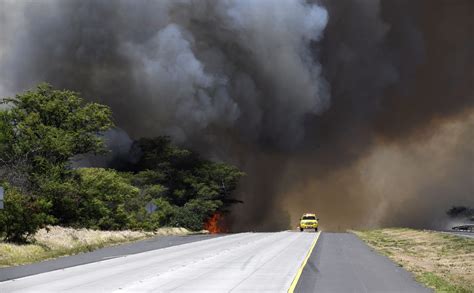 UPDATE 10:20 P.M.: Motorists allowed back into Kihei amid fire; airport ...