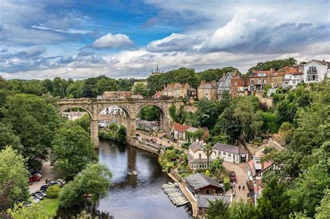 15 of the Best and Most Beautiful Small Towns to Visit in England