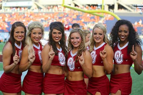 College Cheerleader Heaven | Cheerleading outfits, Hot cheerleaders ...