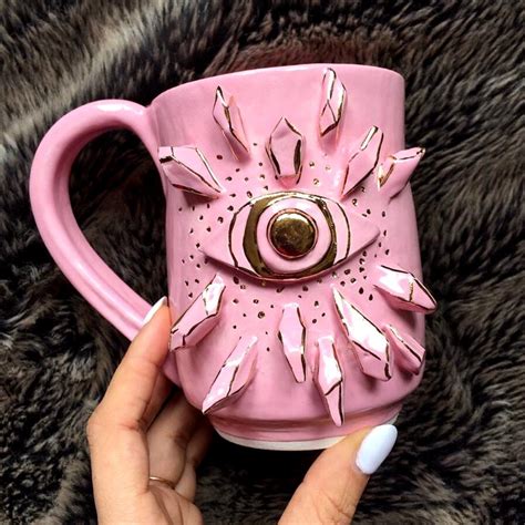 Taza de caldero de bruja, rosa con ojo y estalactitas Ceramics Pottery Art, Clay Ceramics ...