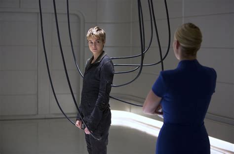 Four and Tris Are Adorable in These New ‘Insurgent’ Stills!