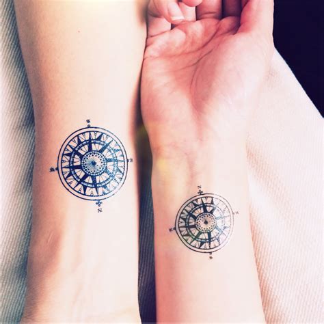 Tatouage rose des vents et boussole - significations et 25 modèles cool