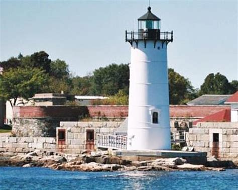 4 New Hampshire Lighthouses I Want To Visit This Fall