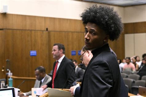 Basketball phenom Mikey Williams reaches plea deal; likely won't face jail time [Video]