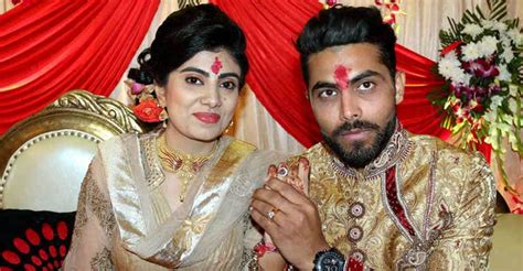 Ravindra Jadeja's wife travels without mask, argues with police ...