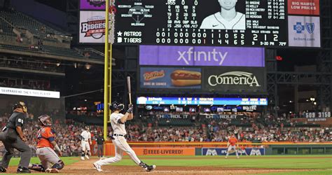 Houston Astros lose no-hitter, then the game vs. Detroit Tigers