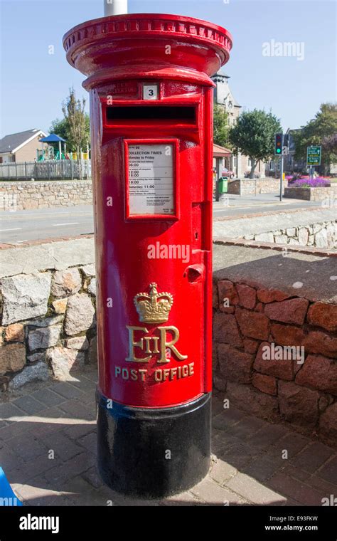 old style Post Office Red pillar Box ER Stock Photo - Alamy