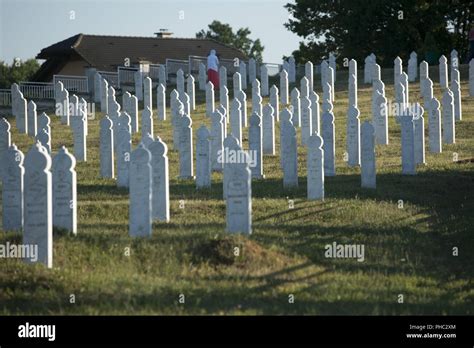 Mass graves bosnia hi-res stock photography and images - Alamy