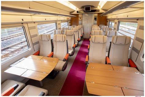 Renfe inaugura los servicios de Avlo entre Madrid y Barcelona rozando ...