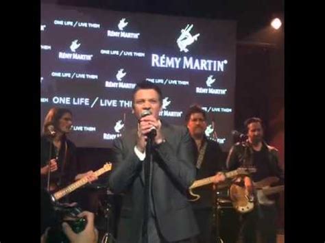 Jeremy Renner singing - YouTube