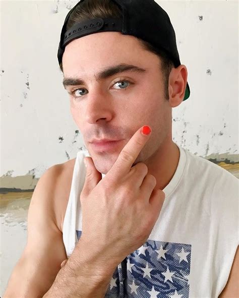 Homens com unhas pintadas: tendência ganha adeptos - Sallve