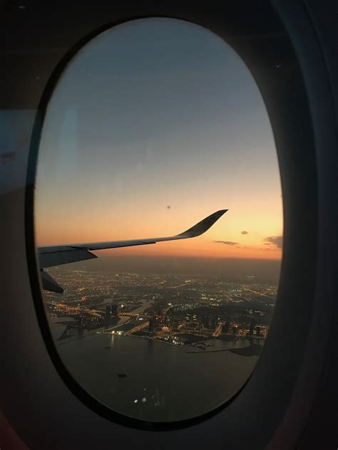 𝙿 𝙸 𝙽 𝚃 𝙴 𝚁 𝙴 𝚂 𝚃 ☾ @𝚜𝚘𝚙𝚑𝚒𝚎𝚕𝚒𝚕𝚢𝚎𝚌𝚘 Pretty plane window passing over ...