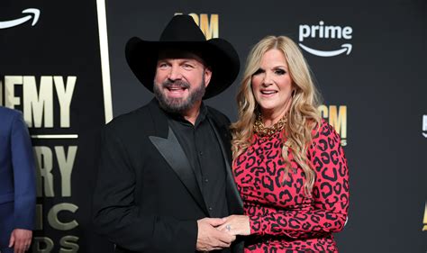 Garth Brooks and Trisha Yearwood Got Similar Anniversary Gifts