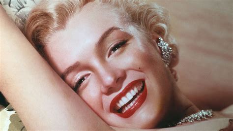 Marilyn Monroe - Iconic Make-up Look, via YouTube. | Marilyn monroe ...