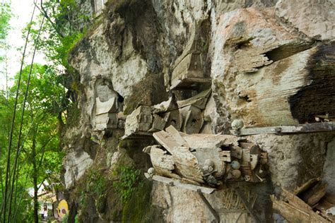 "Hanging coffins" are remnants of an extinct funeral ritual of Asia, intended to keep the dead ...