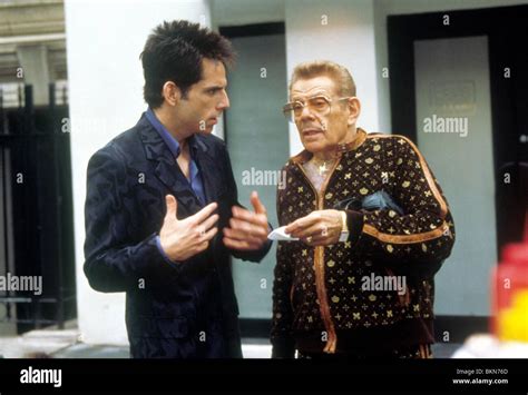 ZOOLANDER (2001) BEN STILLER, JERRY STILLER ZLDR 009 Stock Photo - Alamy