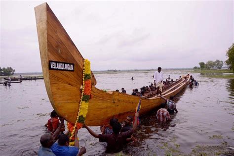 The great snake boat race of India - BBC News