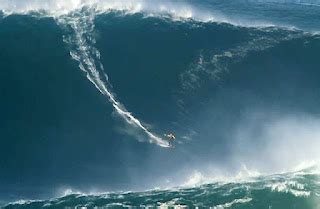 WRLTHD: Garrett McNamara rides largest wave ever surfed!