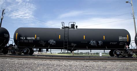 New speed limit for trains carrying crude oil, ethanol