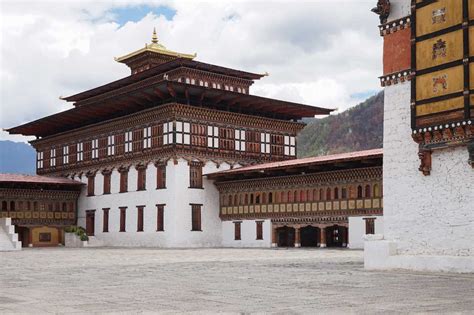 Tashichho Dzong, Thimphu, Bhutan | History, At Night, Timings | Holidify