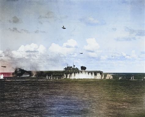 [Photo] Japanese pilot Shigeyuki Sato in a D3A dive bomber plunging toward USS Hornet during ...