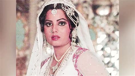 Sulakshana Pandit: Weight, Age, Husband, Biography, Family Facts ...