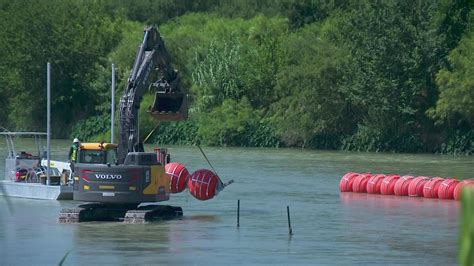 Up-close look at the new floating wall along the Texas-Mexico border | wfaa.com