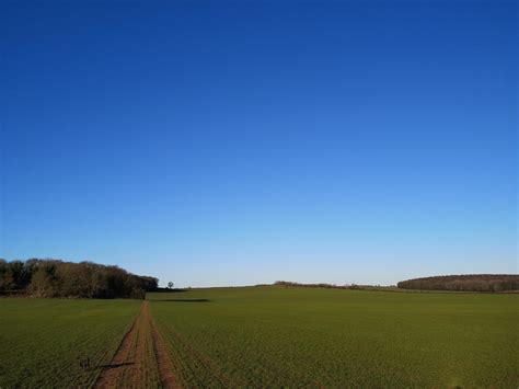 Rolling fields and a big blue sky, South Yorkshire countryside [OC] : r/britpics