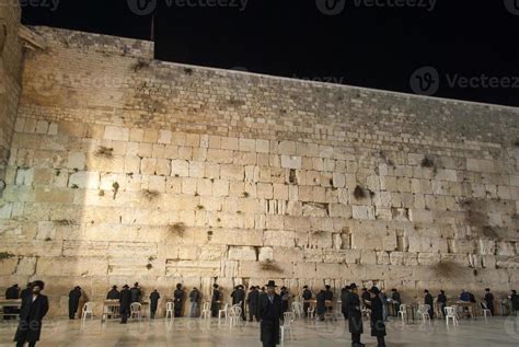 Western Wall, Jerusalem at night 16650868 Stock Photo at Vecteezy