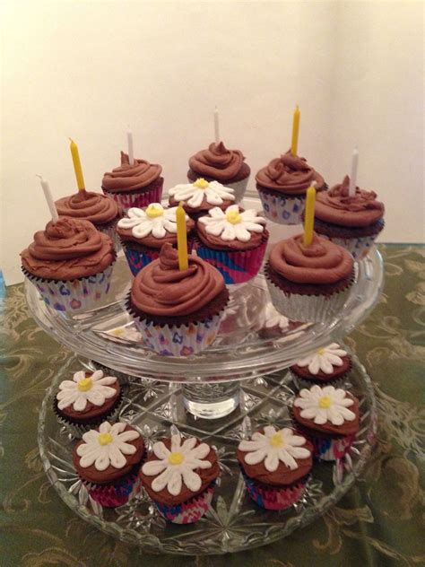 Daisy cupcakes | Desserts, Cupcake cakes, Baking