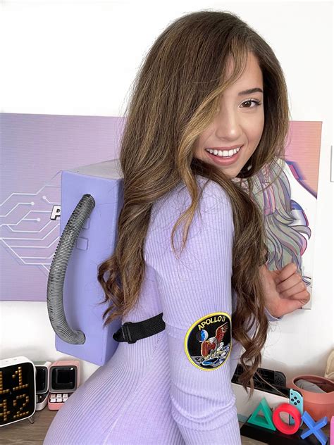 Pokimane Among Us Cosplay - NUMONGUS