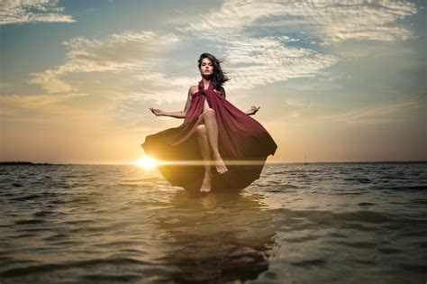 This Sunset 'Levitation' Photo Was Captured in a Single Shot | PetaPixel