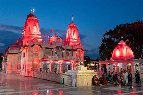 Discover 10 holistic temples to visit in Uttar Pradesh.