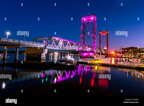 Portsmouth NH Memorial Bridge night Stock Photo, Royalty Free Image: 89233977 - Alamy