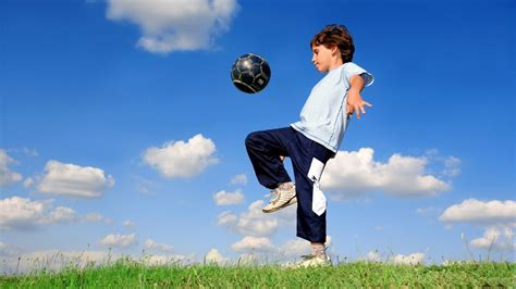 Football Skills for Kids - Tutorial for Kids - Beginners - Football Freestyle - LIFE HACKS - YouTube
