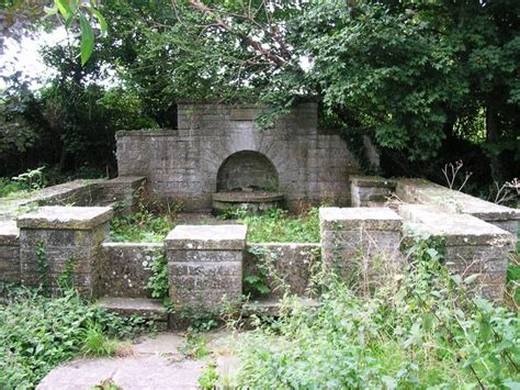 Edington Holy Well © Damon Knight :: Geograph Britain and Ireland