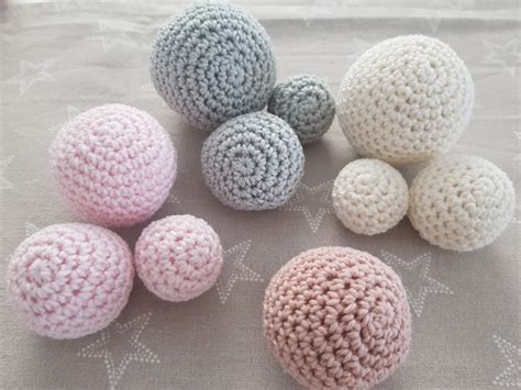 Free instructions for crocheting balls | Вязание крючком для начинающих, Вязание крючком для ...