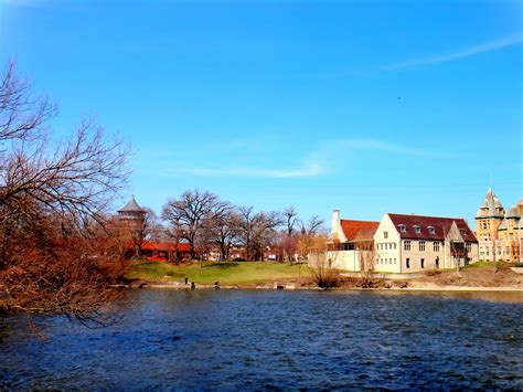 Riverside, Illinois: Riverside, Illinois' Public Library