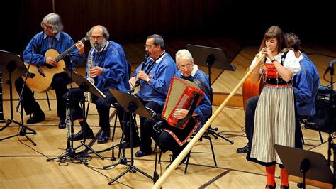 WORLD BAND: Volksmusik-Stubete blieb streng im Takt | Luzerner Zeitung