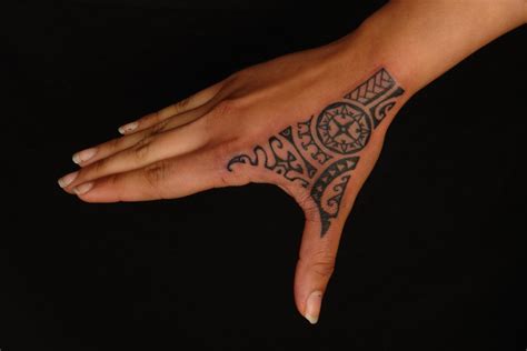 MAORI POLYNESIAN TATTOO: Rotuman/Polynesian Hand Tattoo On Laura