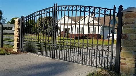 Should a Security Driveway Gate Be Built With Specific Fencing ...