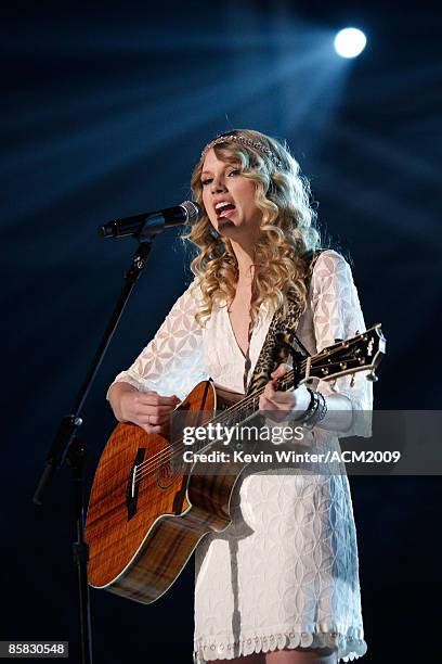 Taylor Swift Headband Photos and Premium High Res Pictures - Getty Images