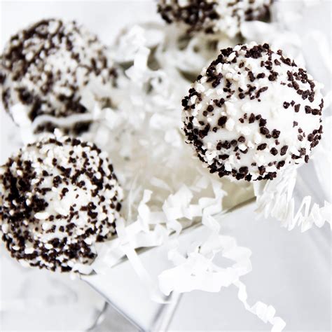 Oreo Cake Pops! | Oreo cake pops, Oreo cake, Cake ball recipes