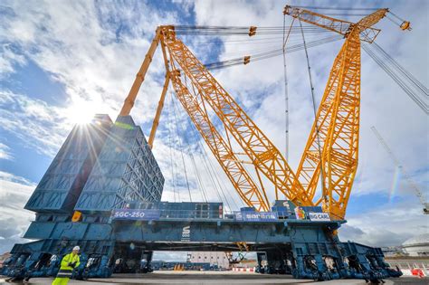 World's largest crane finally in place at Hinkley Point C - and it's ...