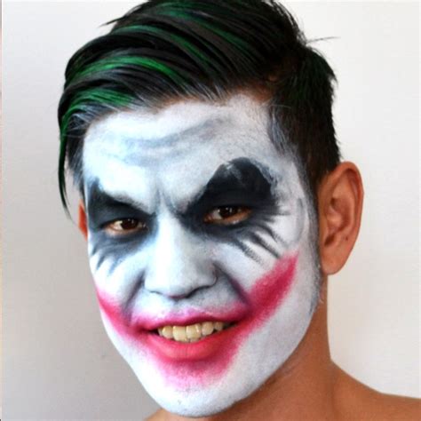 Easy Joker Face Paint The joker easy halloween makeup and face painting ...