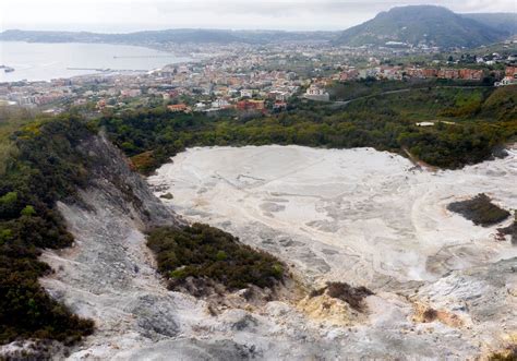 Campi Flegrei Cose Da Sapere Sul Supervulcano Alle Porte Di Napoli | My ...