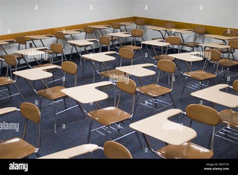 College classroom with empty student desks Stock Photo - Alamy