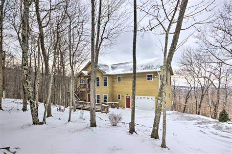 Beech Mountain Retreat w/ Open Deck: 2 Mi to Ski! | Evolve