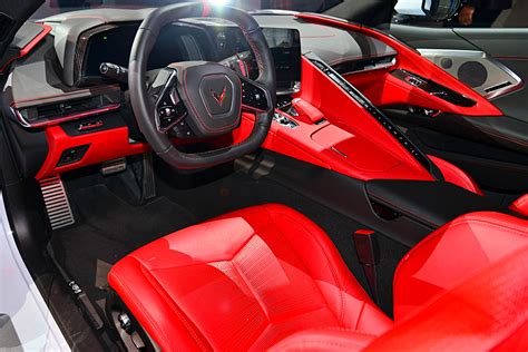 Comparing the New C8 Corvette to the C7 Interior for Comfort